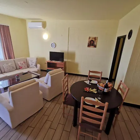 Villa Suzi Donkey Farm & Sea View Appartement *