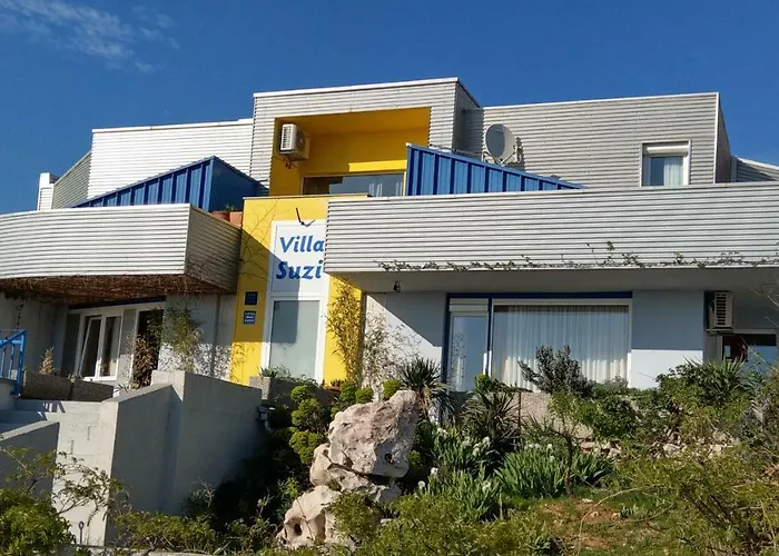 Suzi Donkey Farm & Sea View Apartmán Šmrika