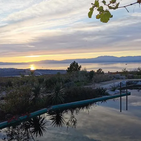 Апартаменты Suzi - Family Farm With Donkeys, Pool And Sea View Near Rijeka *