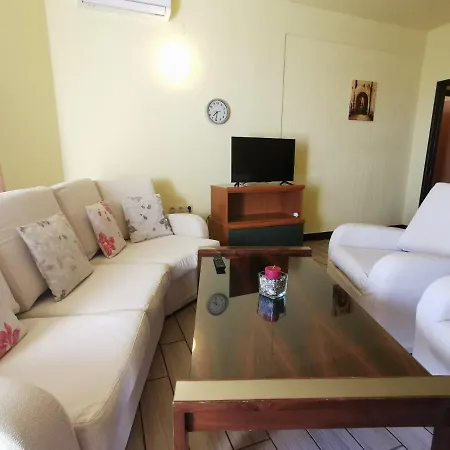 Апартаменты Suzi - Family Farm With Donkeys, Pool And Sea View Near Rijeka Шмрика