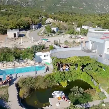 Suzi Donkey Farm & Sea View דירה *