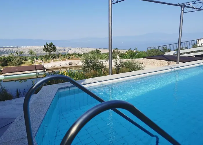Suzi Donkey Farm & Sea View Smrika