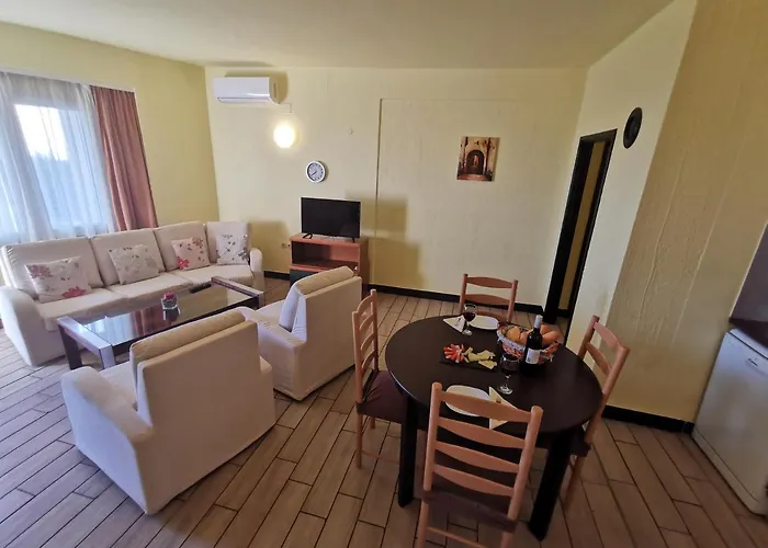 Suzi Donkey Farm & Sea View דירה *