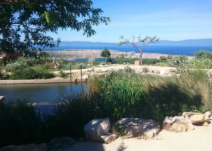 Suzi Donkey Farm & Sea View Apartment Smrika
