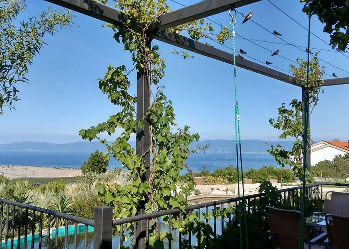 Suzi Donkey Farm & Sea View Apartment